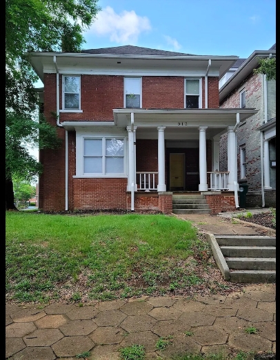 912 Oak Street - 1